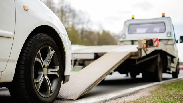 
                    Estacionou e agora o carro desapareceu? Saiba como ver se foi rebocado
                