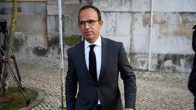 
                    MAI, obras e demissão? 