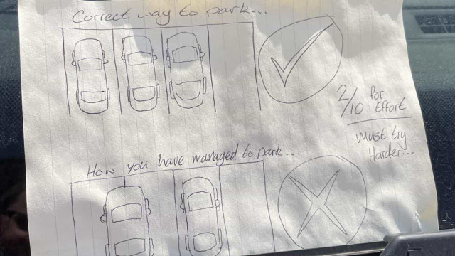 Este condutor viu um carro mal estacionado e decidiu... fazer um desenho 