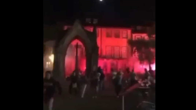 Caos em Guimarães. Adeptos do Hadjuk lançam o pânico nas ruas da cidade