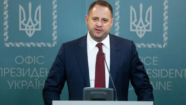 
                    Ex-chefe de gabinete de Zelensky libertado após pagamento de caução
                