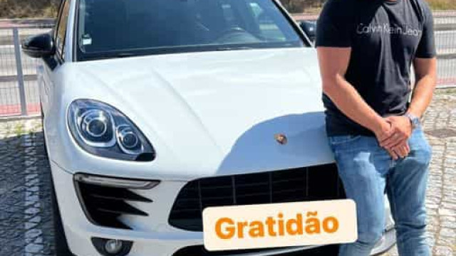 Marco Costa realiza sonho e compra carro de luxo: "Anos de trabalho"