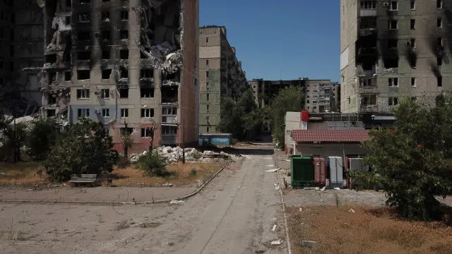 
                    Ucrânia: Ataque ucraniano contra autocarro em Lugansk faz nove mortos
                
