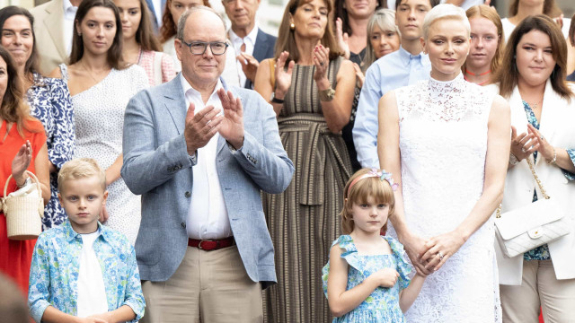 Alberto e Charlene do Mónaco levam filhos a tradicional piquenique