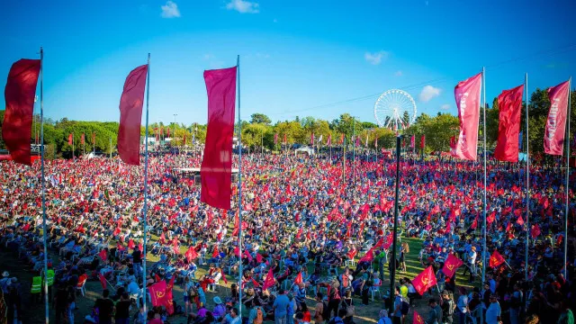 
                    Comunistas regressam à Atalaia para celebrar 50 anos da Festa do Avante
                