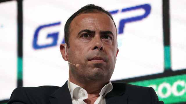 Presidente do Famalicão ataca arbitragem na Luz: