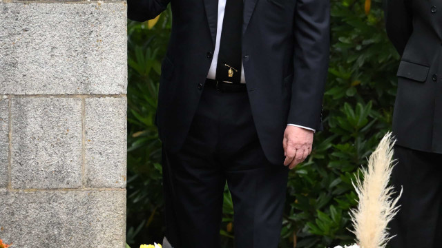 Já é oficial: André é um ex-príncipe. O fim como membro real britânico