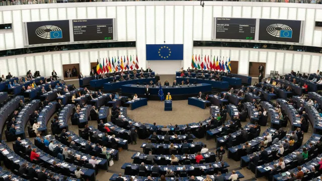 
                    UE retira taxas a produtos arménios para contrariar pressão da Rússia
                