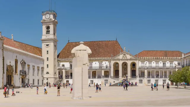 
                    República acusa Universidade de Coimbra de 