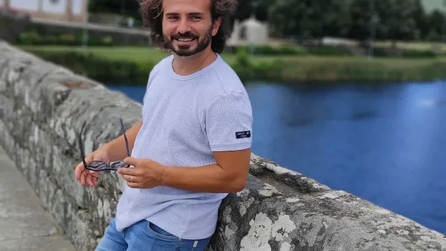 
                    Tiago Castro declara-se à mulher. 