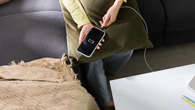 Os 10 telemóveis que lhe vão poupar tempo a carregar a bateria
