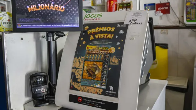 
                    Terceiro prémio do Euromilhões sai em Portugal (e jackpot engorda!)
                