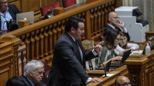 Isabel Moreira queixa-se que Filipe Melo lhe