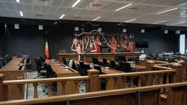 
                    Retomado interrogatório dos polícias detidos no caso da esquadra do Rato
                