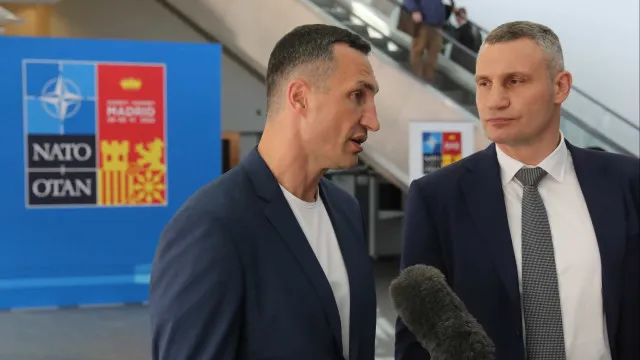 
                    Kyiv enfrenta uma 