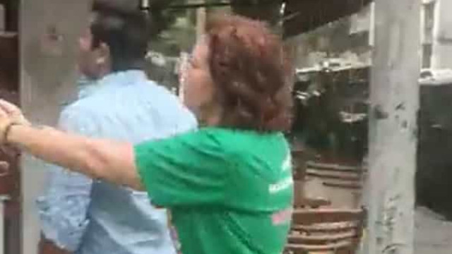 Deputada aliada de Bolsonaro armada persegue homem em rua de São Paulo