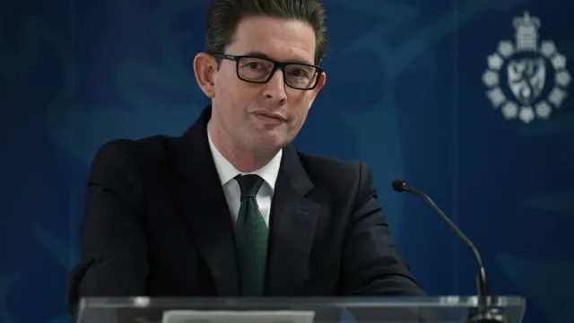 
                    Chefe do MI5 afirma que Irão tenta atacar bases militares no Reino Unido
                