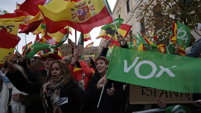 Extrema-direita volta a entrar num governo em Espanha