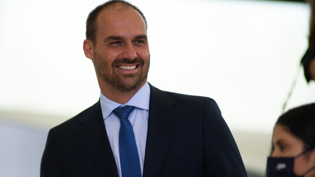 Eduardo intensificou condutas ilícitas após tornozeleira em Bolsonaro, diz Moraes