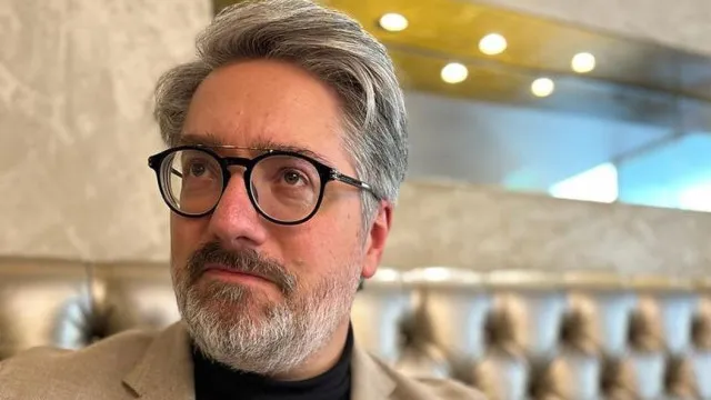 "Ficou com a boca de lado. Está todo torto", diz seguidora. Markl reage