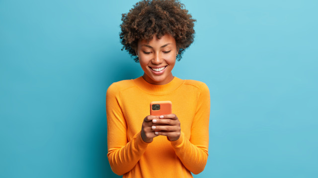 As 8 dicas que o vão ajudar a 'rejuvenescer' o seu telemóvel antigo