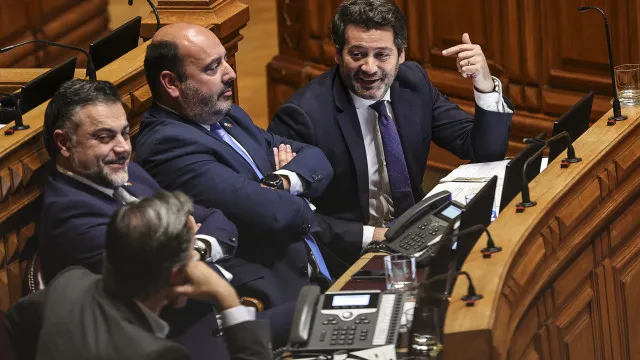 Três horas depois, deputado do Chega recua no pedido para sair da bancada