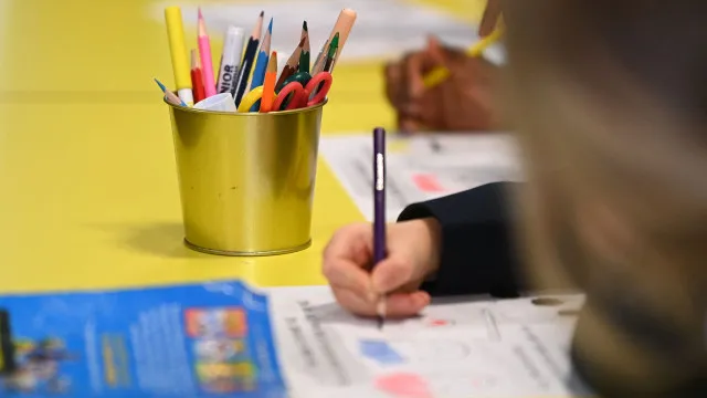 
                    Ainda há 65 mil alunos sem todos os professores: 