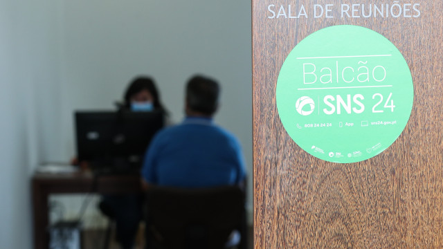 Usaram SNS para passar dezenas de receitas e certificados de óbito falsos