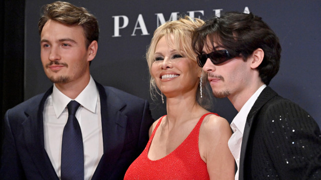  Filhos de Pamela Anderson dão nas vistas na passadeira vermelha