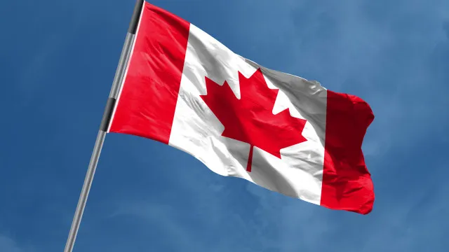 
                    Canadá suspende novas candidaturas ao programa para pais e avós
                