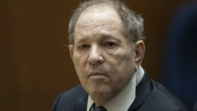 
                    Violação. Harvey Weinstein evita julgamento após desistência da queixosa
                