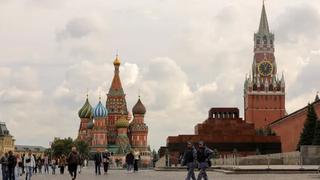 
                    Rússia elogia decisão de Trump de suspender novo pacote de sanções
                