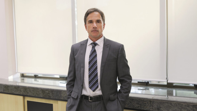 Ex-juiz da Lava Jato é visto furtando champanhe francesa de R$ 400