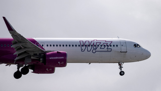 Mulher bêbeda obriga a desvio de avião e é levada pela polícia