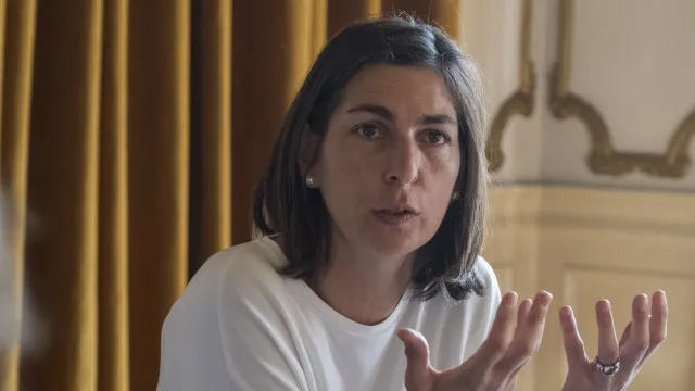Ana Catarina Mendes acusa Leitão Amaro de ceder ao Chega e promover medo