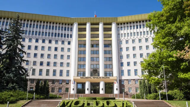 
                    Moldova declara estado de emergência para energia e água devido a preços
                