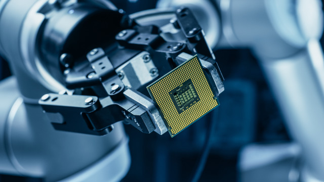 Fabricantes chineses de chips atualizam equipamentos e contornam sanções