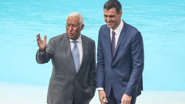 
                    Sánchez saúda Costa por tentar 