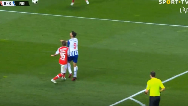 O lance em que o Sp. Braga pediu grande penalidade sobre Iuri Medeiros