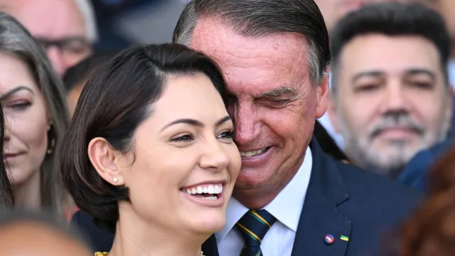Michelle Bolsonaro diz que Jair pede união após derrota de Flávio