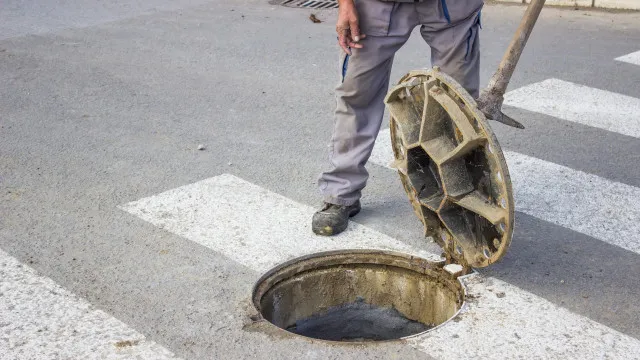 Mulher morre após queda de 3 metros em bueiro em Nova Iorque
