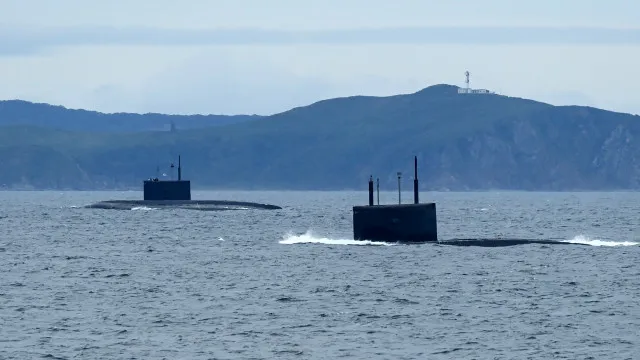 Submarino nuclear russo lança míssil estratégico que atinge alvo no Ártico