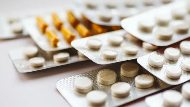 
                    UE quer garantir que há medicamentos e a preços acessíveis
                