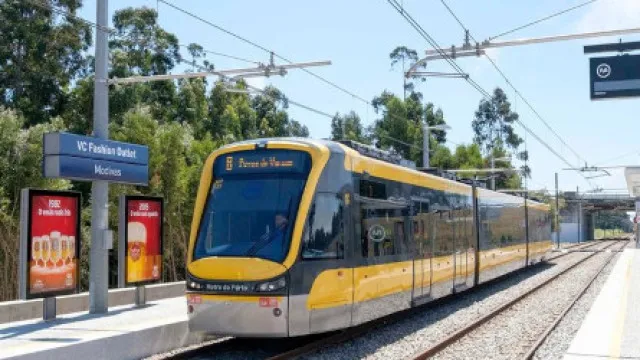 
                    Linha amarela do metro em Gaia retomada após breve interrupção
                