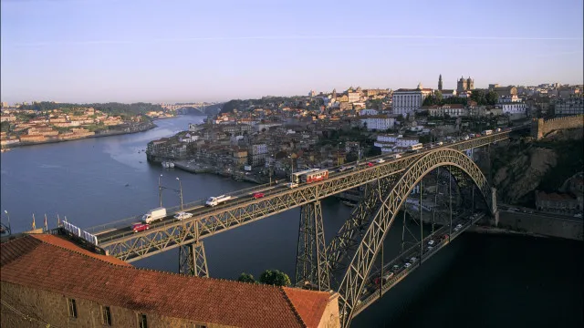 Ligação fluvial entre o Porto e Vila Nova de Gaia retomada hoje às 17h30