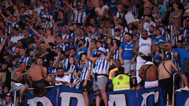 
                    Consumo de álcool nos estádios será testado em competições profissionais
                