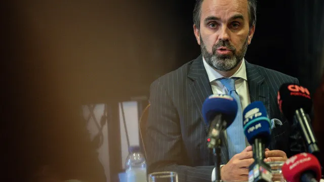 
                    Bastonário alerta que novo sistema de listas de espera não previne fraude
                