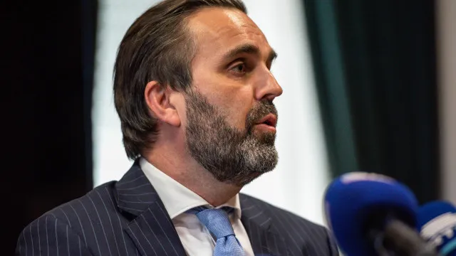 
                    Bastonário dos médicos alerta para 