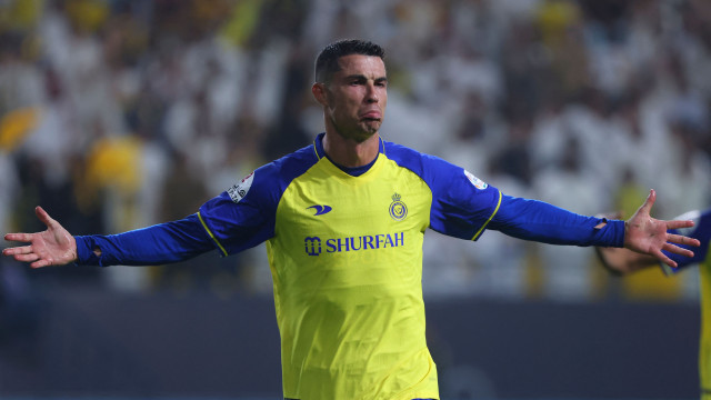 Joga com Cristiano Ronaldo e revela: "Se perde nos treinos..."