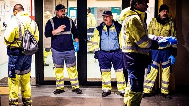 
                    Trabalhadores da higiene urbana pedem 